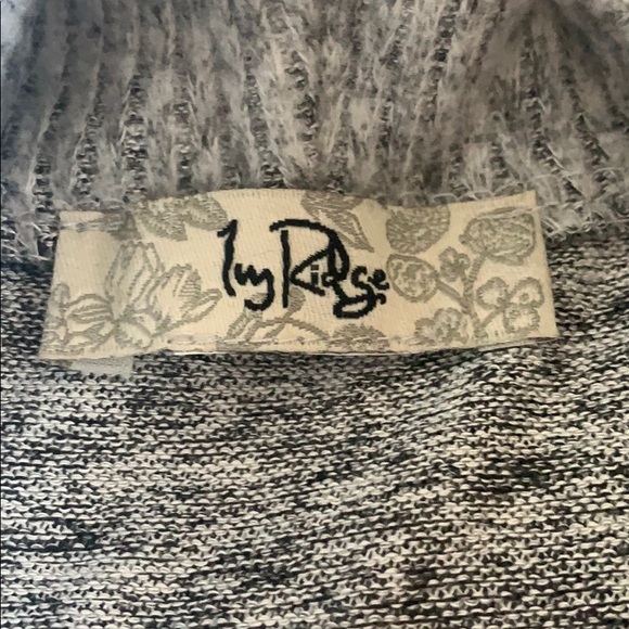 Like New! Ivy Ridge slant-turtleneck. - Picture 5 of 6